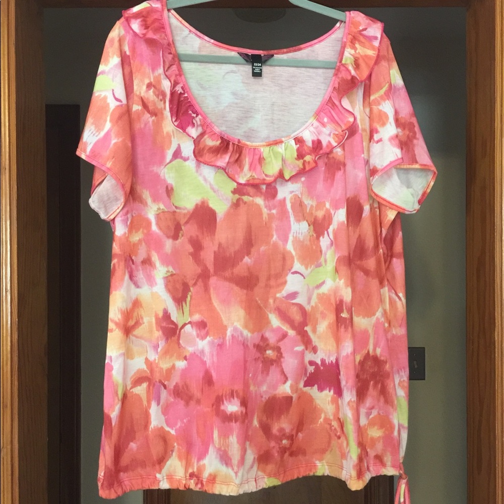 Beautiful lightly used & new blouses 👚